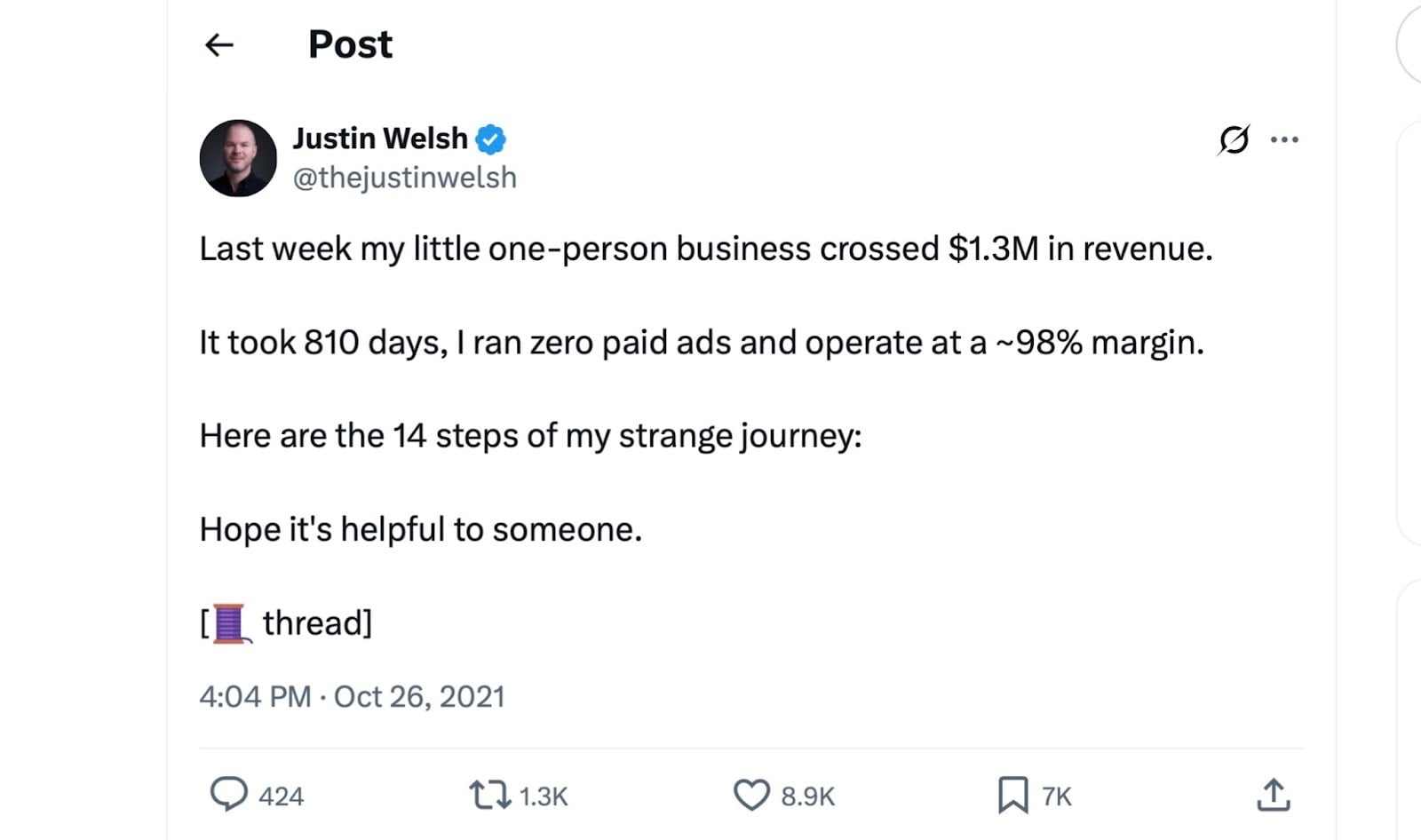 Tweet de Justin Welsh partageant un jalon de son activité