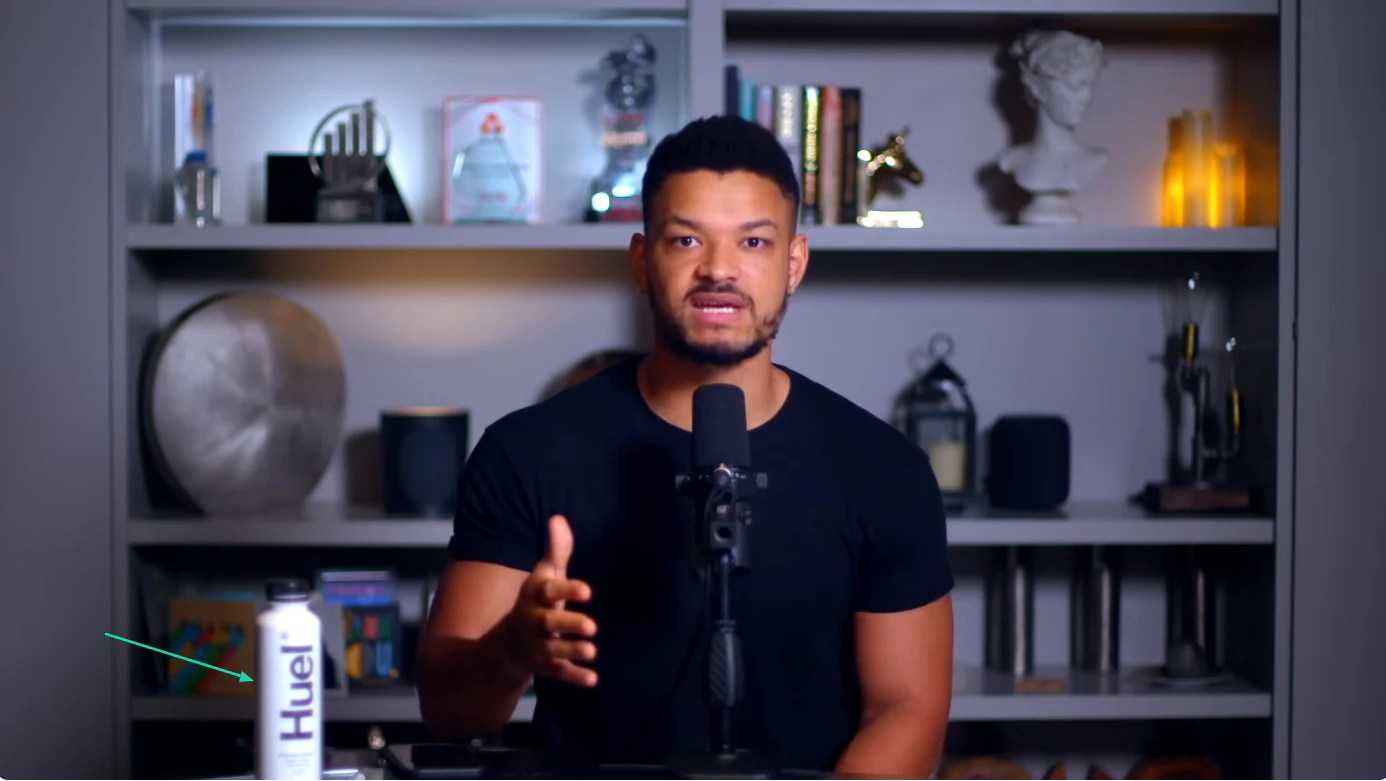 steven bartlett montre huel dans une vidéo youtube